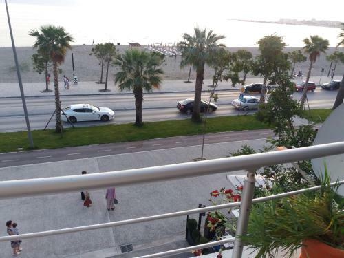 Seaview Apartment At Best Location