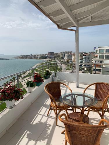 Sea La Vie Apartment