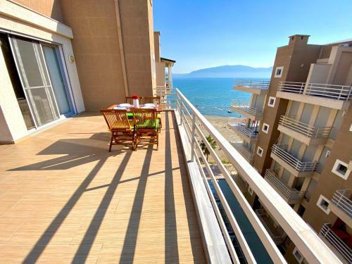 Eka Luxury Two-bedroom Seaview Apartment