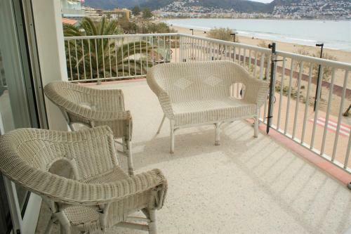Apartamento En Primera Linea De Mar, Roses