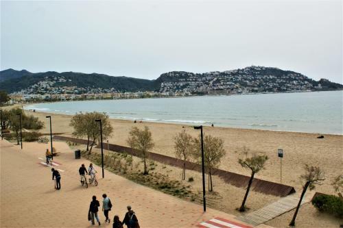 Apartamento En Primera Linea De Mar, Roses