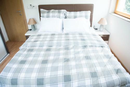 Leader Apartment