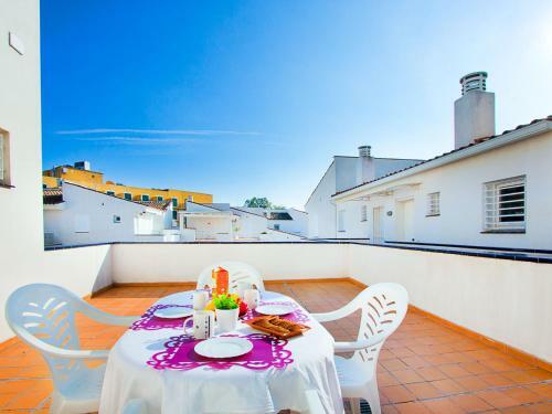 Apartment Platja De Roses-6