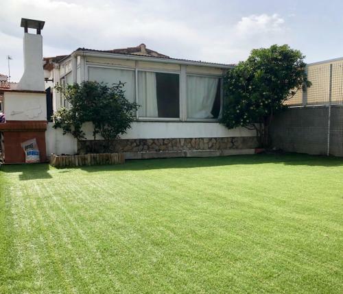 Magn�fica Casa Con Jard�n Y Barbacoa En Roses