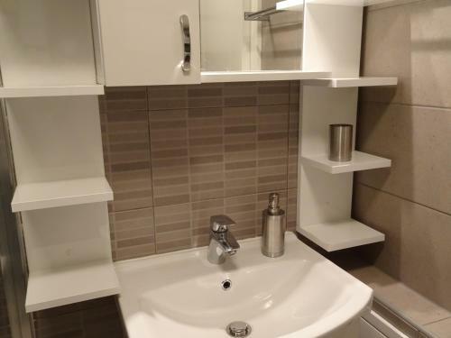 Quiet Apartment In City Center