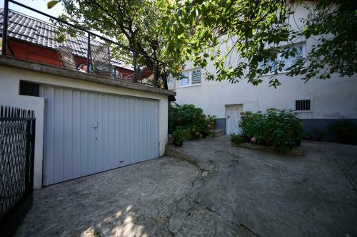 Lovely House Apartment