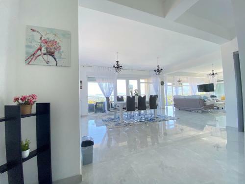 Al Qasr Luxury Villas