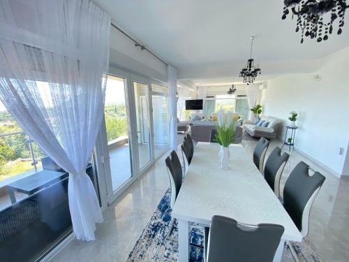 Al Qasr Luxury Villas