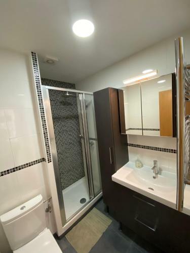 Entire New Apartment 20' From Barcelona