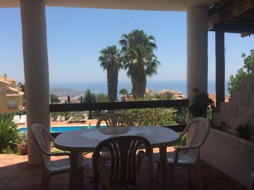 Apartamento Peque�o Conjunto Casas Adosados