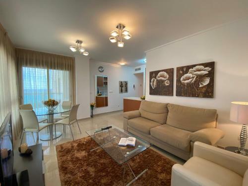 Magnificent Apartment With Stunning Sea Views