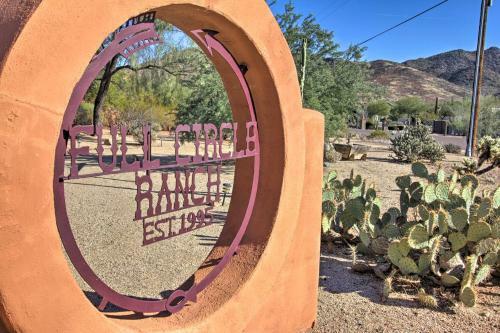 Apartamento Cave Creek Southwestern Studio With Fireplace!