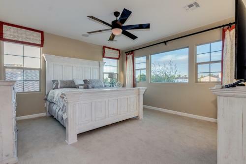 Luxurious Waterfront Oasis With Fire Pit Bbq!! Home