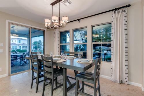 Luxurious Waterfront Oasis With Fire Pit Bbq!! Home