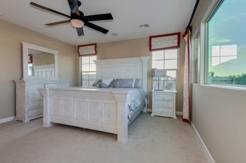 Luxurious Waterfront Oasis With Fire Pit Bbq!! Home