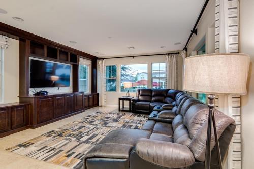 Luxurious Waterfront Oasis With Fire Pit Bbq!! Home
