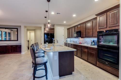 Luxurious Waterfront Oasis With Fire Pit Bbq!! Home
