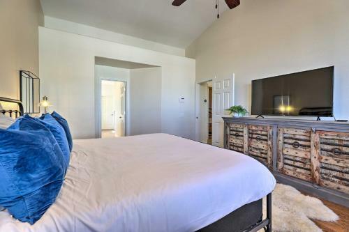 Lakefront Chandler House With Backyard Oasis!