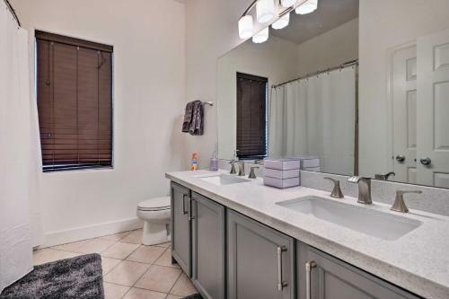 Spacious Chandler Sanctuary With Pool And Yard!