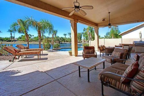 Crescent - Stunning Lake View With Pool, Bbq And Sunsets