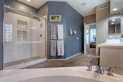 Crescent - Stunning Lake View With Pool, Bbq And Sunsets