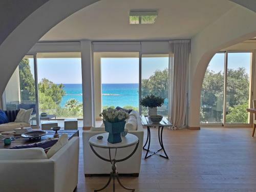 Aurora Beach Apartment (luxury 3bedroom)