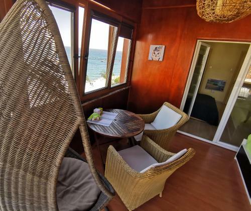 Beachfront Suites - Best Location Peaceful Green Place