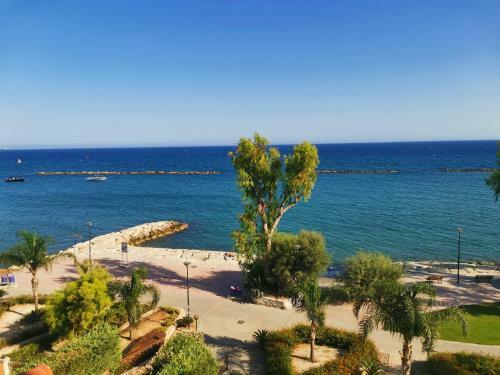 Beachfront Suites - Best Location Peaceful Green Place