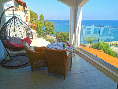 Beachfront Suites - Best Location Peaceful Green Place