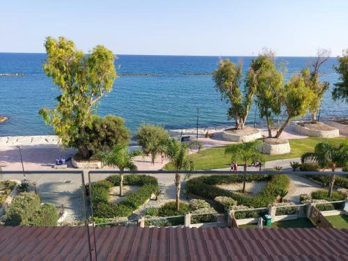 Beachfront Suites - Best Location Peaceful Green Place