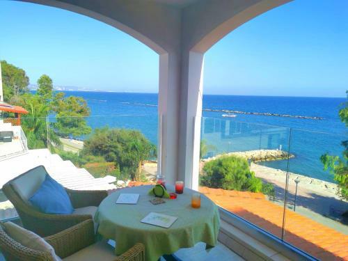 Beachfront Suites - Best Location Peaceful Green Place