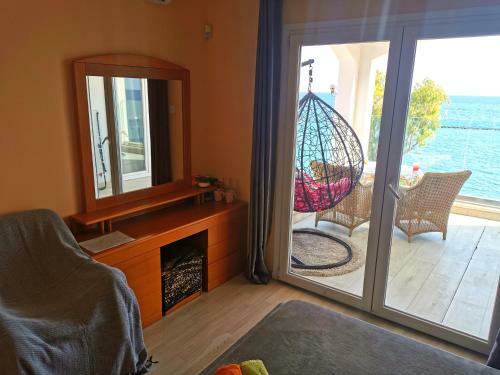 Beachfront Suites - Best Location Peaceful Green Place