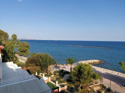 Beachfront Suites - Best Location Peaceful Green Place