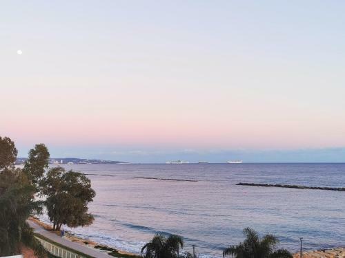 Beachfront Suites - Best Location Peaceful Green Place