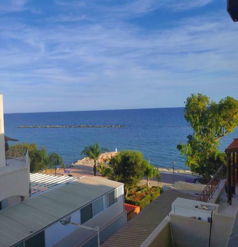 Beachfront Suites - Best Location Peaceful Green Place