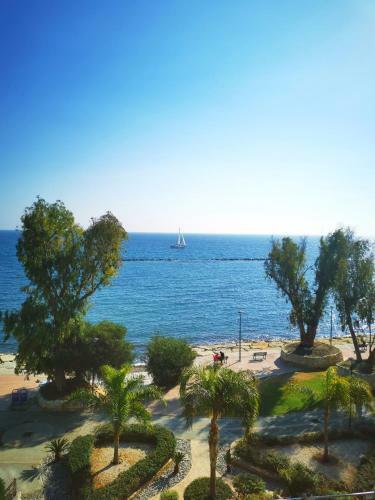 Beachfront Suites - Best Location Peaceful Green Place