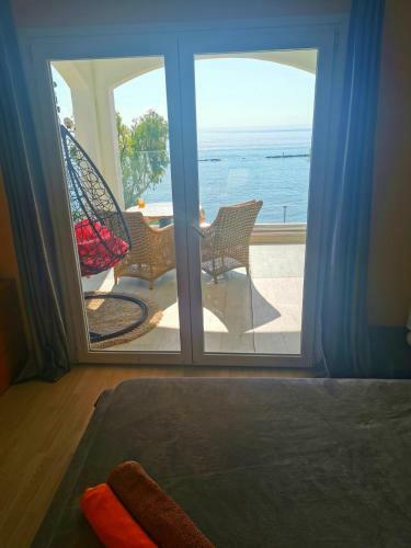 Beachfront Suites - Best Location Peaceful Green Place