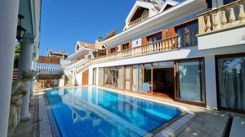 Limassol Villa By The Sea