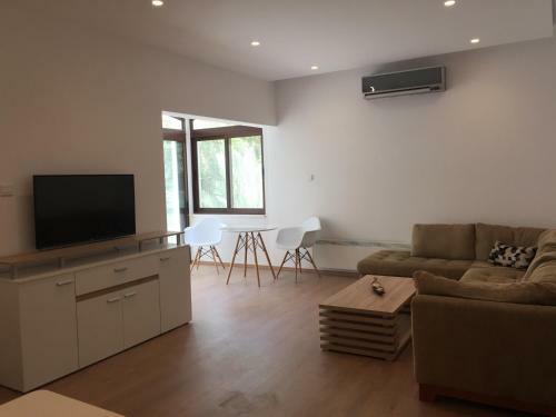Modern 2 Bedroom Beach Apartment