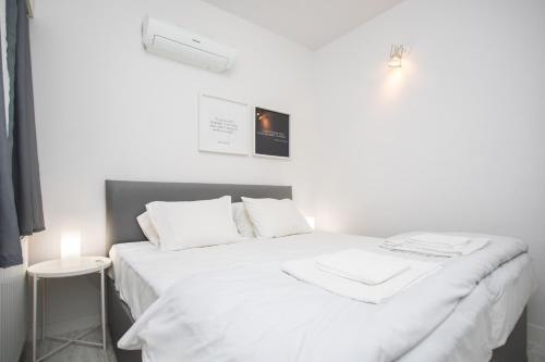 Mayra Seafront Luxury Apartment (breakbooking-cy)