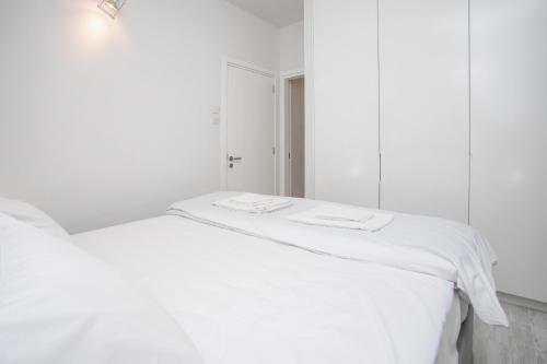 Mayra Seafront Luxury Apartment (breakbooking-cy)