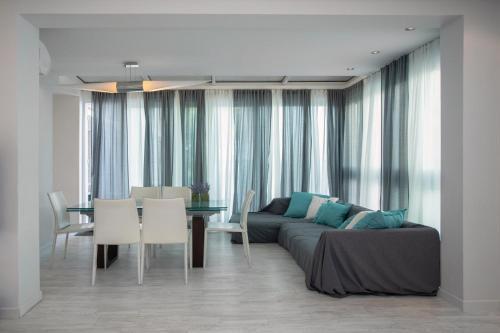 Mayra Seafront Luxury Apartment (breakbooking-cy)