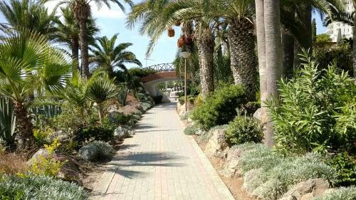 Fantastic 1 Bed Apartment Opposite 4 Seasons Limassol