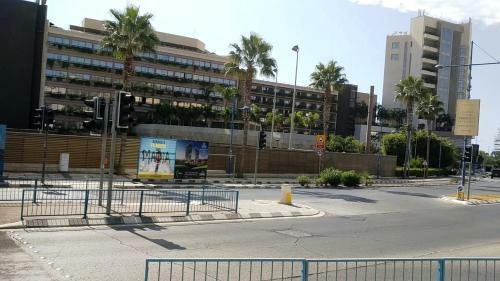 Fantastic 1 Bed Apartment Opposite 4 Seasons Limassol