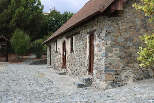 Tsangaris House In Action