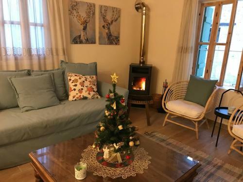 Poppys Retreat, Arsos Village