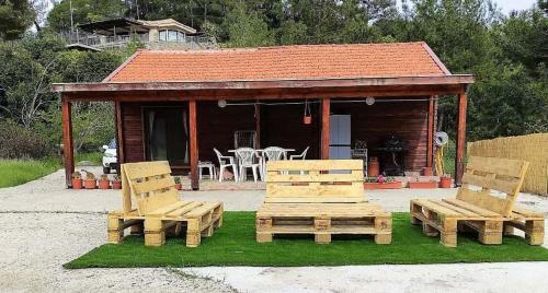 The Cosy Mountain Cabin With Stunning Views In Kardama Forest