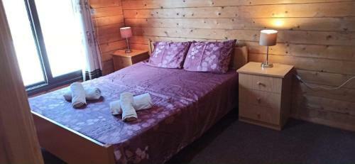 The Cosy Mountain Cabin With Stunning Views In Kardama Forest