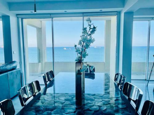 Luxurious Sea Front Three Bedroom Apartment
