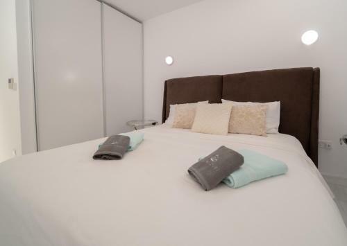 Luxurious Sea Front Three Bedroom Apartment